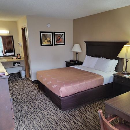 Quality Inn West Бренсън Екстериор снимка