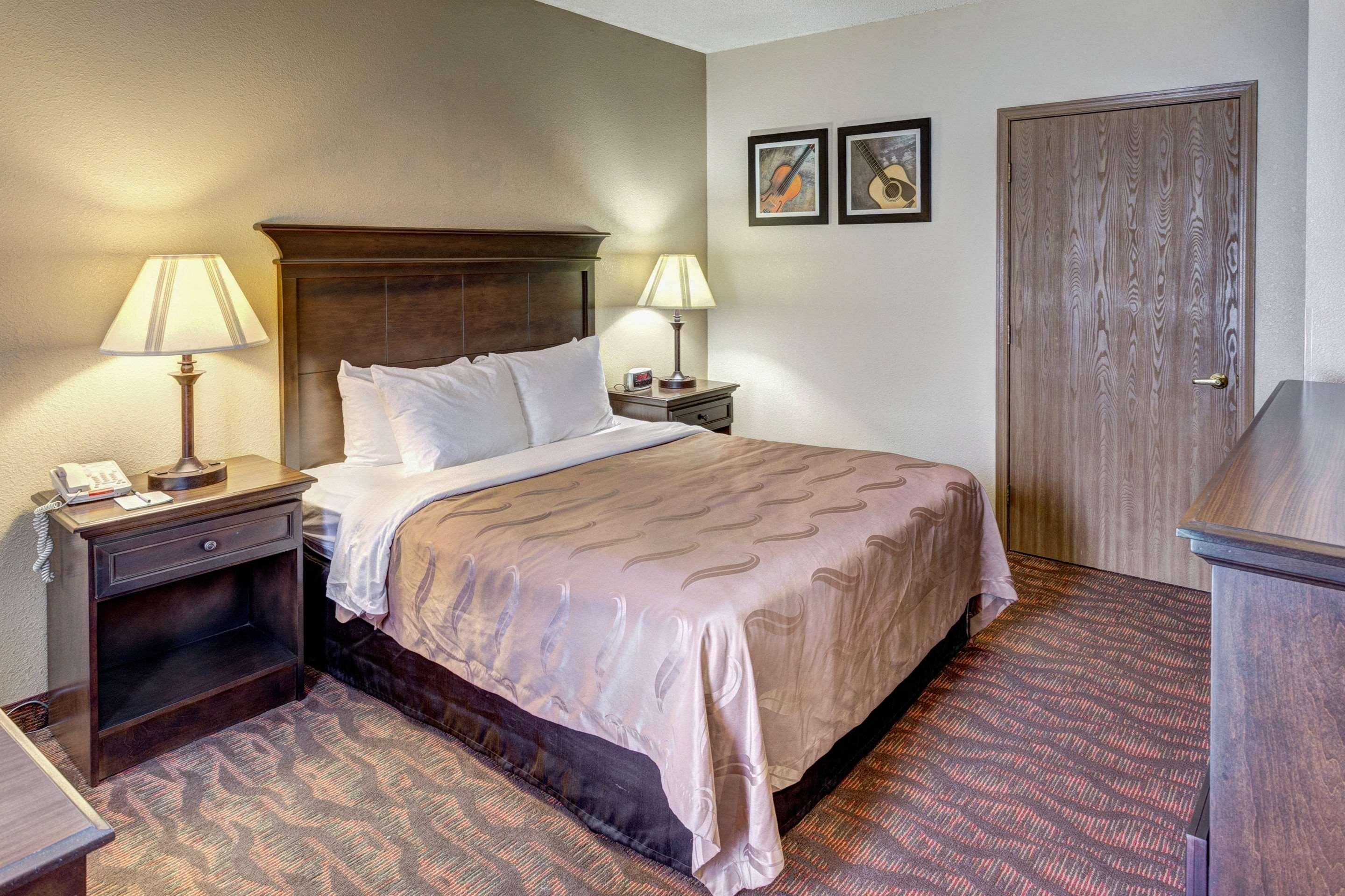 Quality Inn West Бренсън Екстериор снимка
