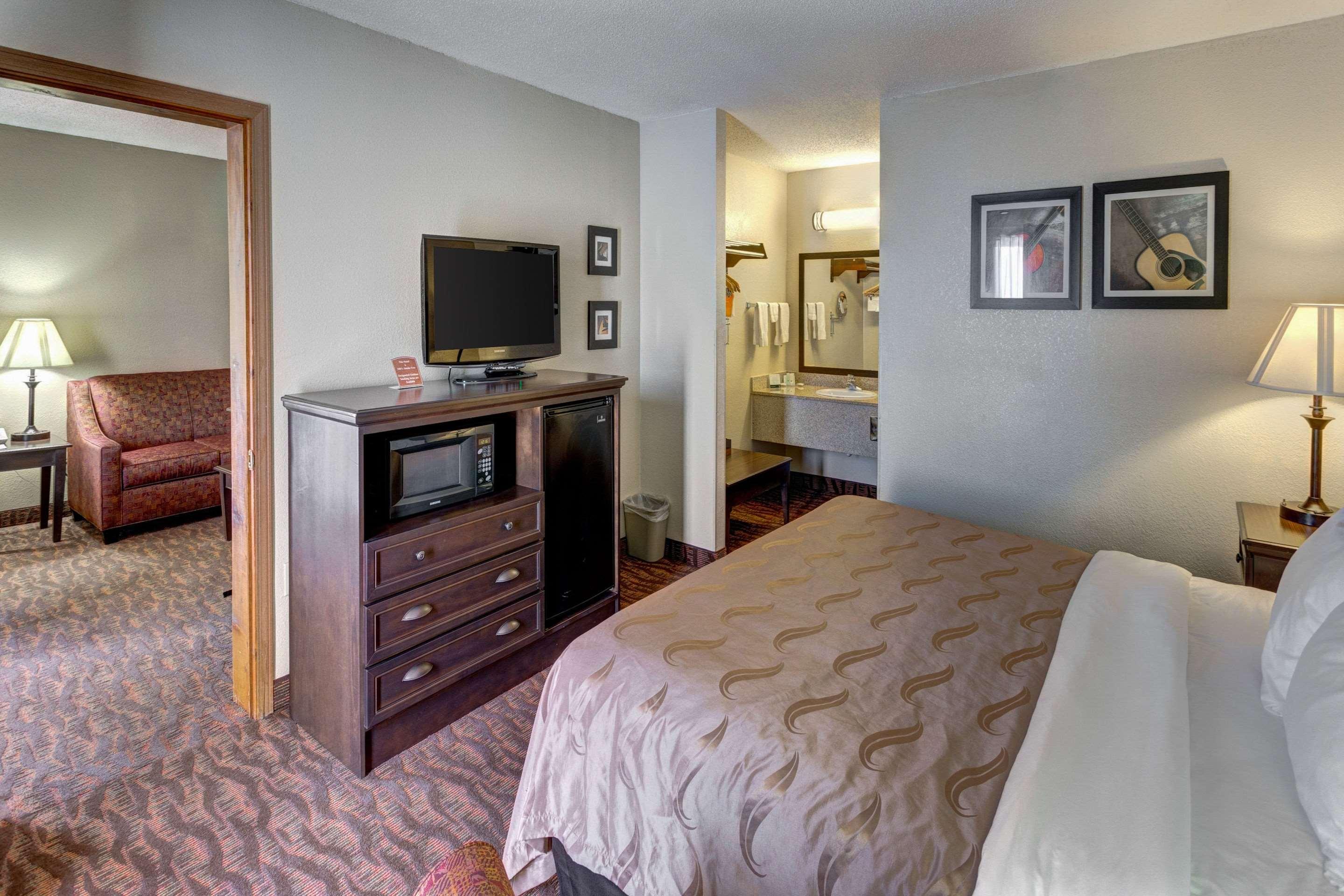 Quality Inn West Бренсън Екстериор снимка