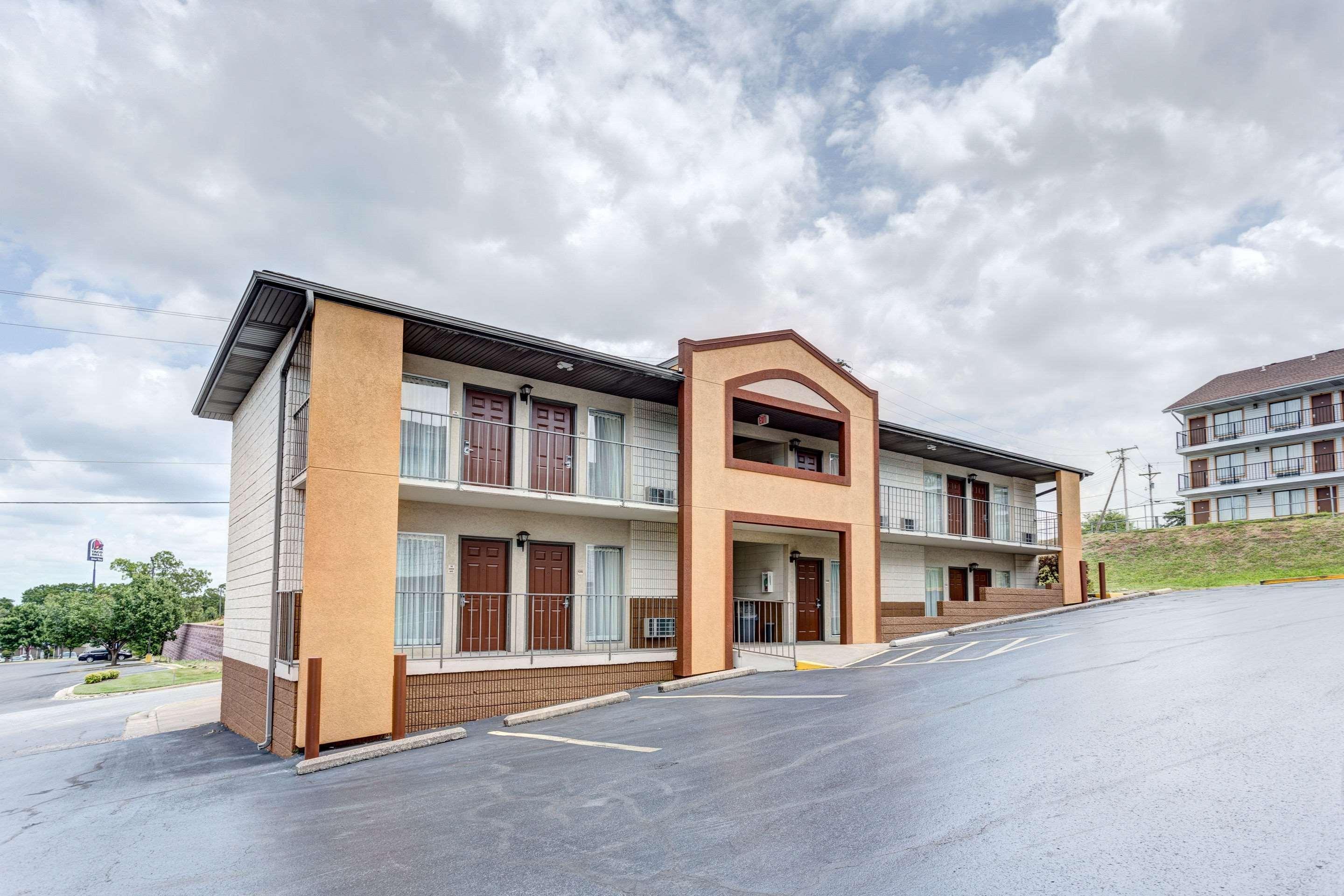 Quality Inn West Бренсън Екстериор снимка