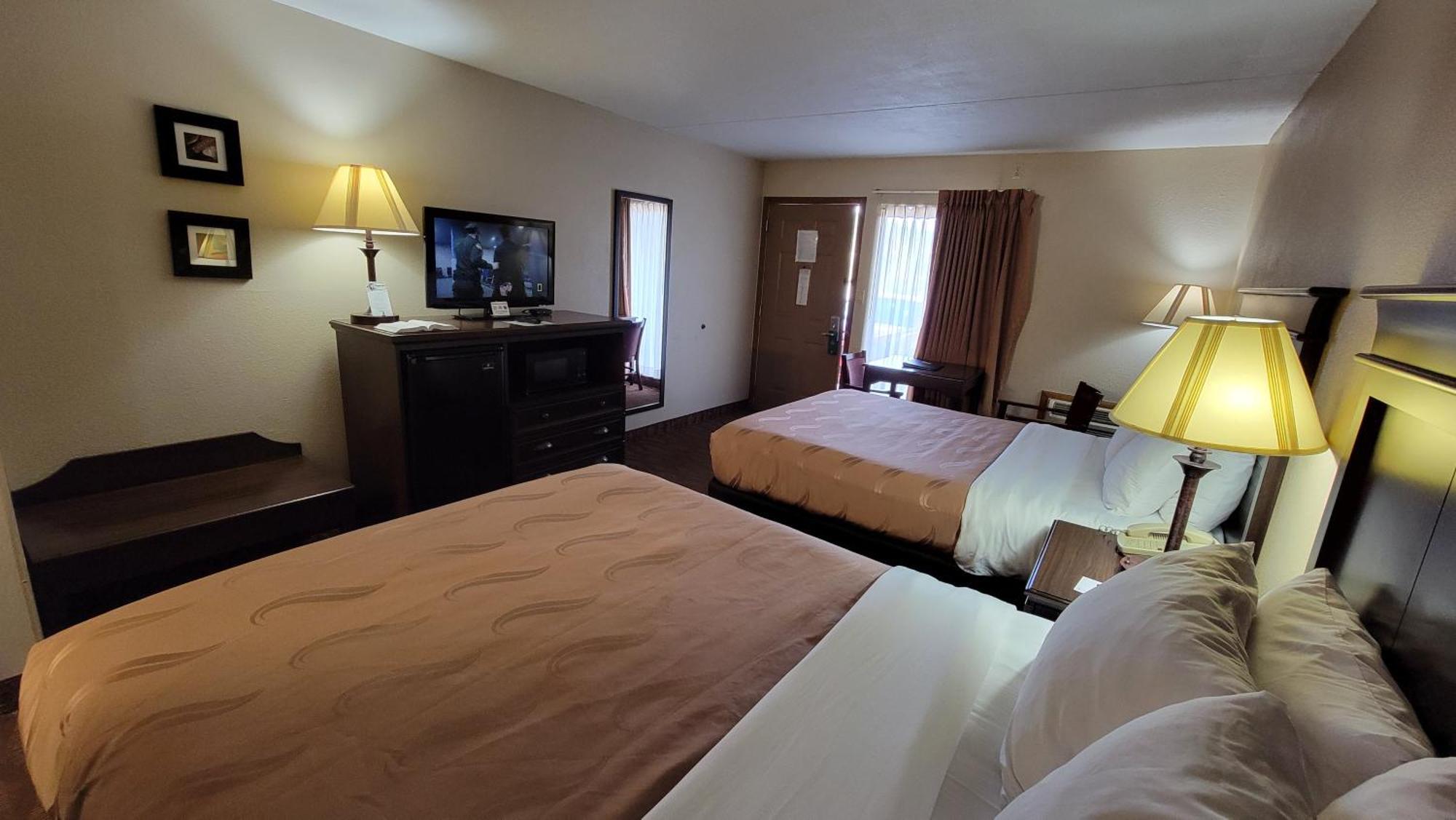 Quality Inn West Бренсън Екстериор снимка