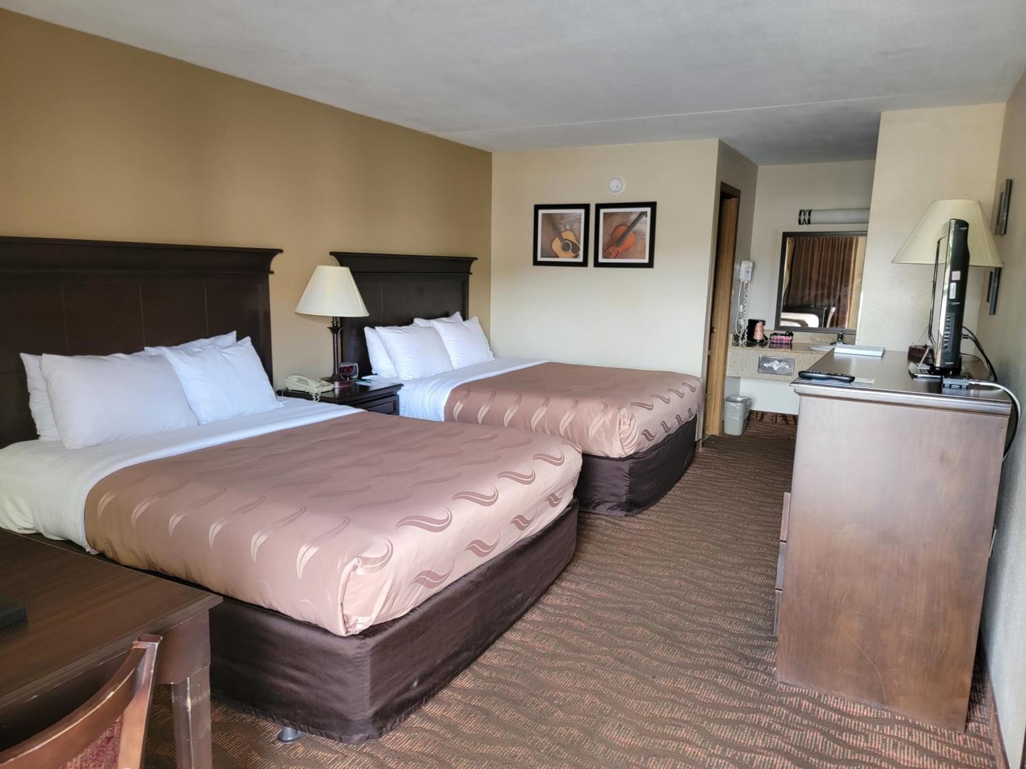 Quality Inn West Бренсън Екстериор снимка