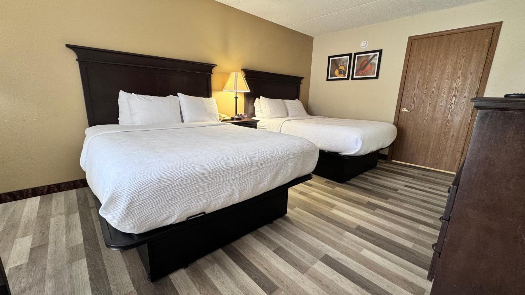 Quality Inn West Бренсън Екстериор снимка