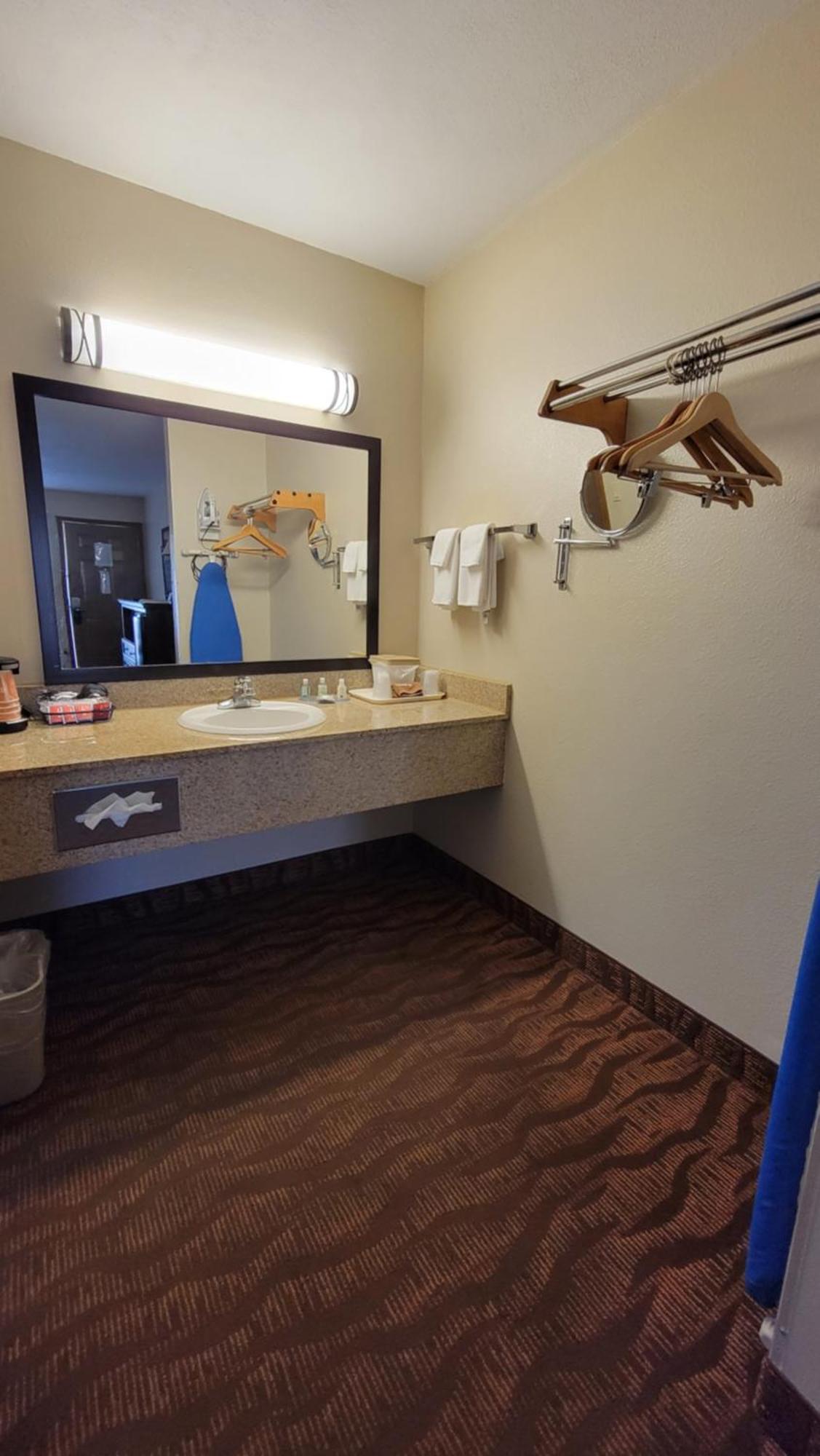 Quality Inn West Бренсън Екстериор снимка