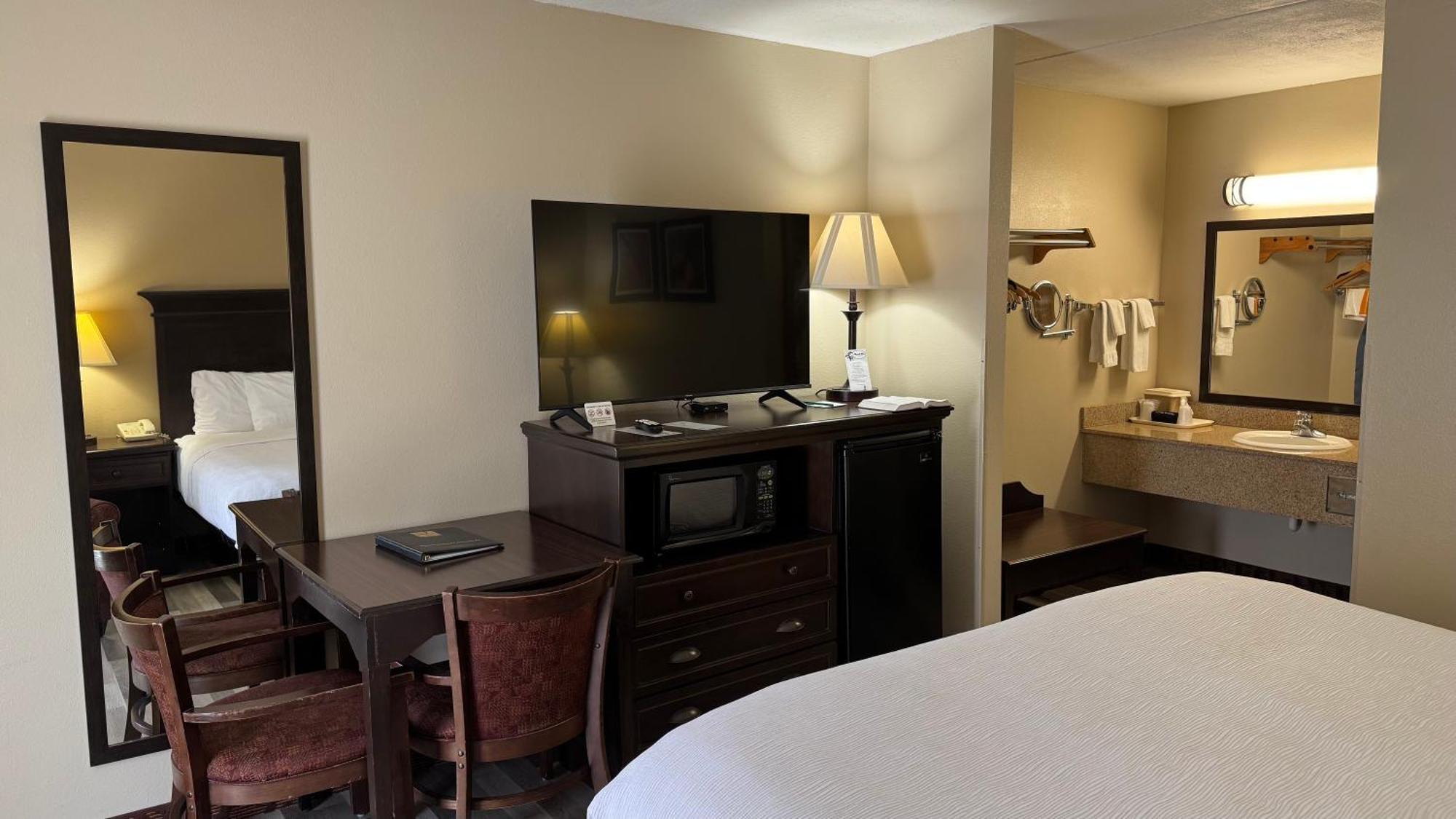 Quality Inn West Бренсън Екстериор снимка