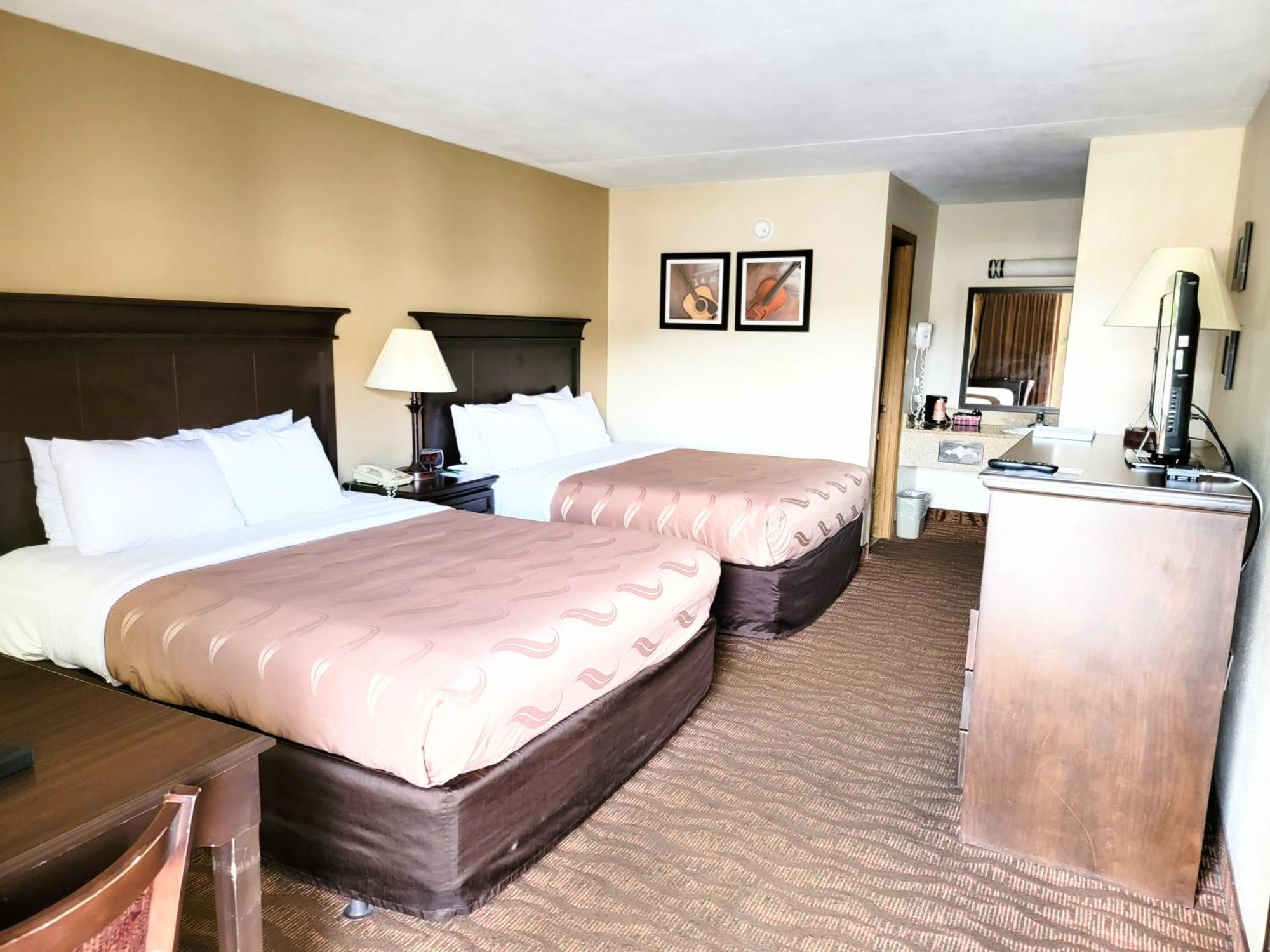 Quality Inn West Бренсън Екстериор снимка